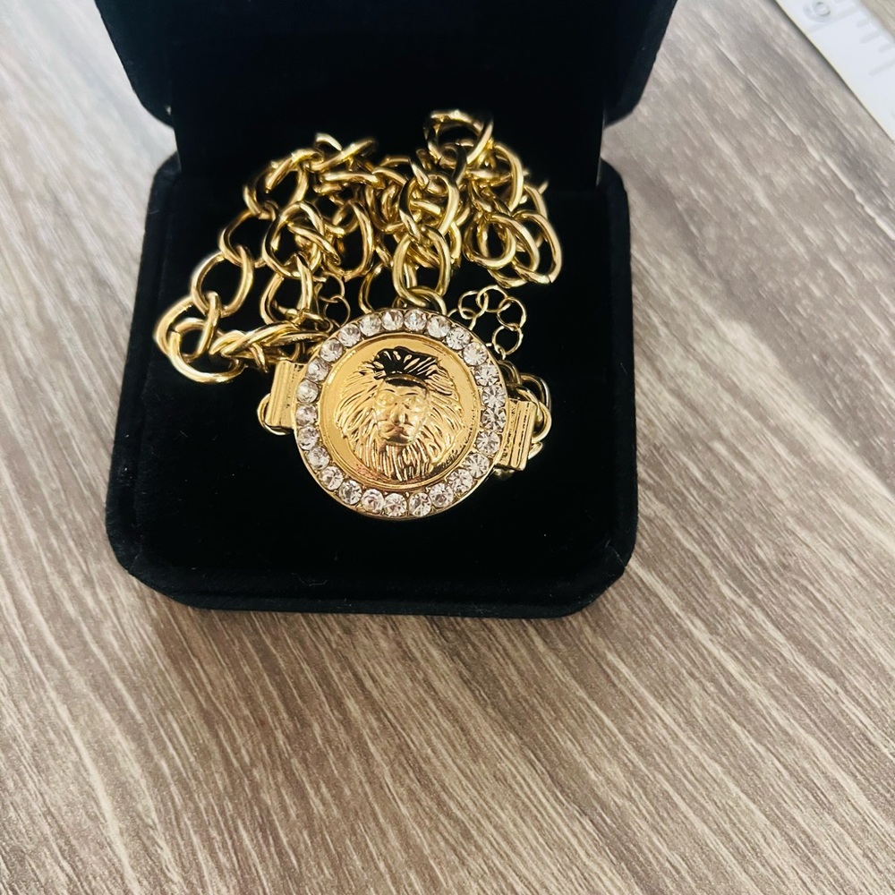 Gold Lion Pendant Necklace - Picture 4 of 4